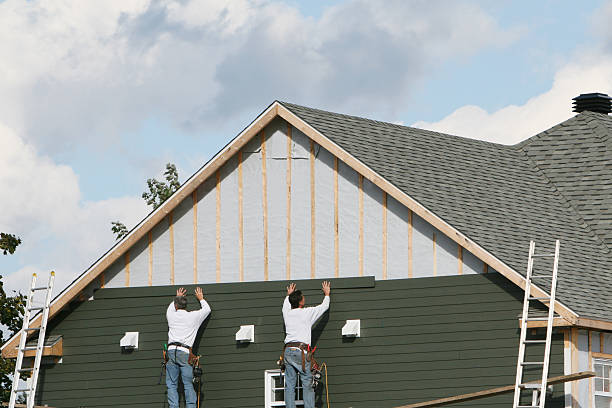 Professional Siding Repair technician working in Romeoville, IL